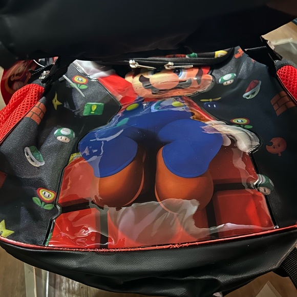 Super Mario Backpack 4pc set - backpack 17”, lunch bag, gadget case & lanyard - Picture 6 of 9